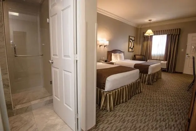 Tek Büyük Yataklı Oda, 2 Çift Kişilik Yatak