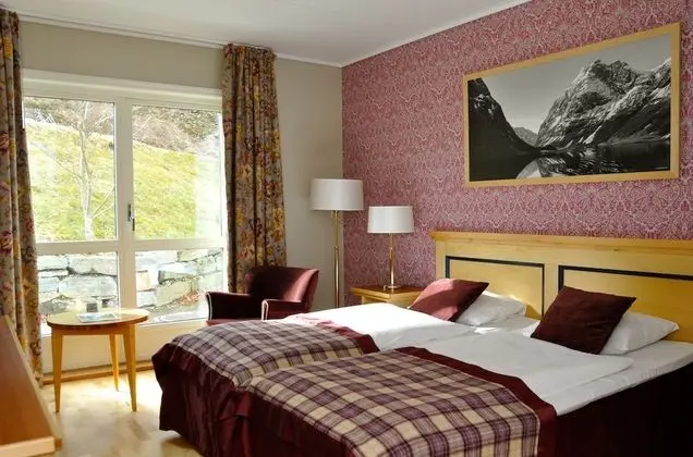 Superior İki Ayrı Yataklı Oda (Balcony or garden access)