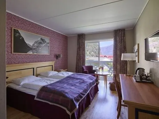 Superior İki Ayrı Yataklı Oda (Balcony or garden access)