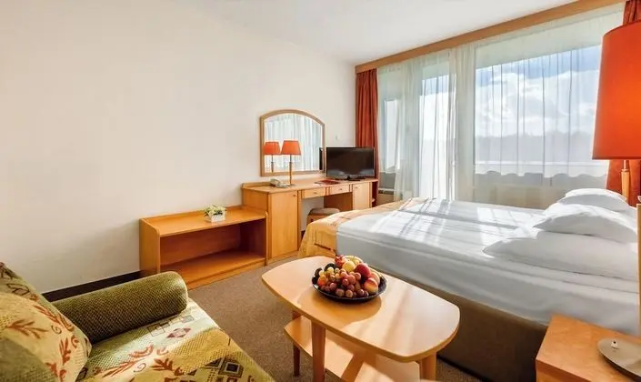 Üç Kişilik Oda, Şehir Manzaralı