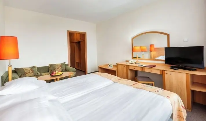 Üç Kişilik Oda, Şehir Manzaralı