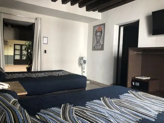 Tek Büyük Yataklı Oda, 2 Çift Kişilik Yatak