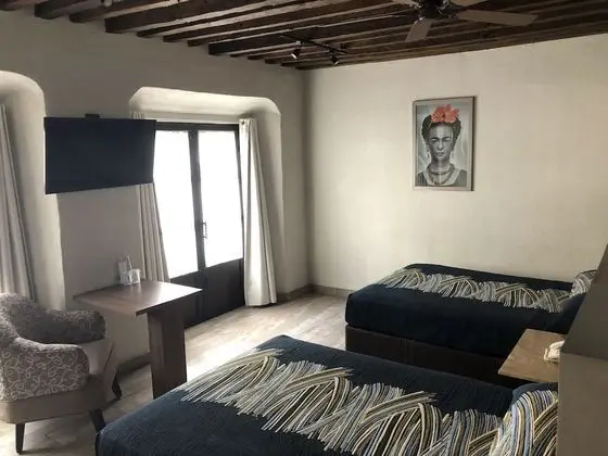 Tek Büyük Yataklı Oda, 2 Çift Kişilik Yatak