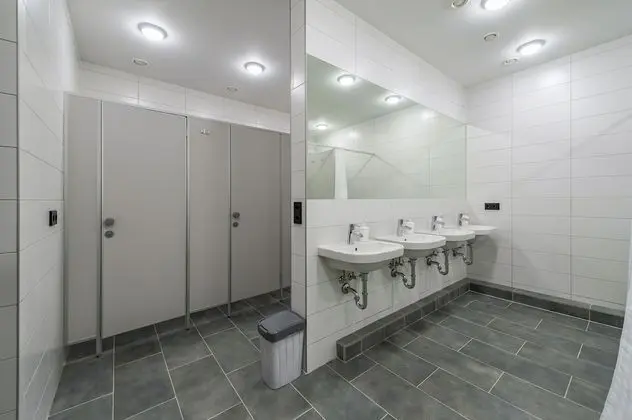 Dört Kişilik Oda, Ortak Banyo