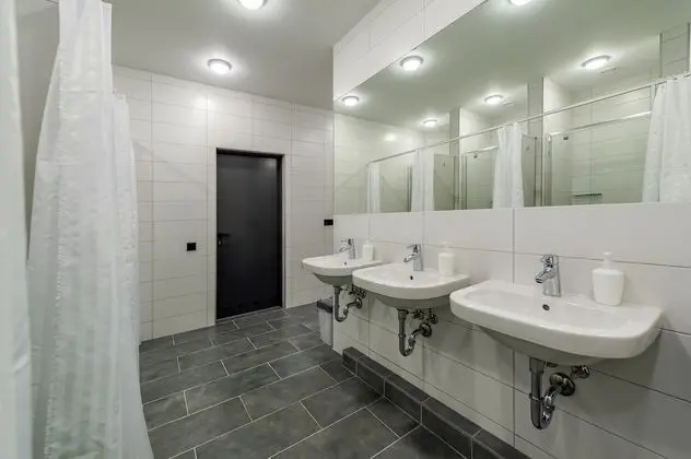 Dört Kişilik Oda, Ortak Banyo