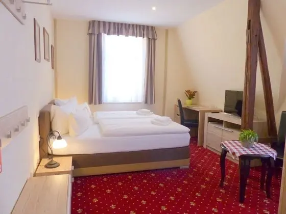 Standard Tek Büyük Yataklı Oda