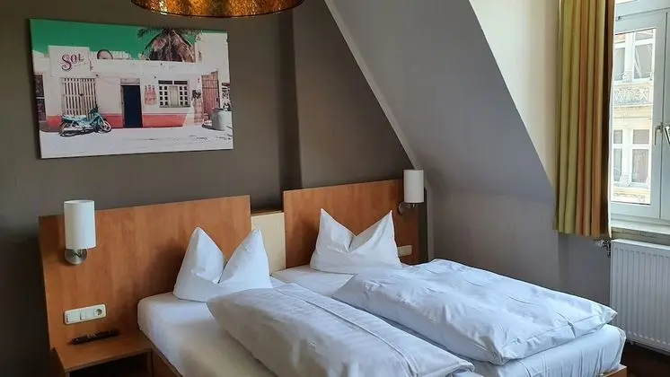 Grand Tek Büyük Yataklı Oda