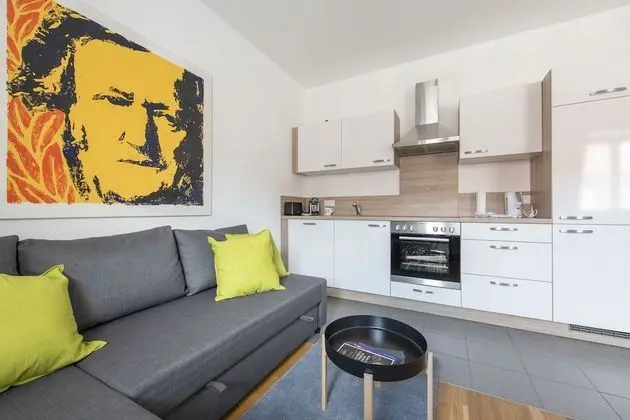 City Apart Daire, 1 Büyük (Queen) Boy Yatak ve Çekyat, Mutfak (Elisabeth)