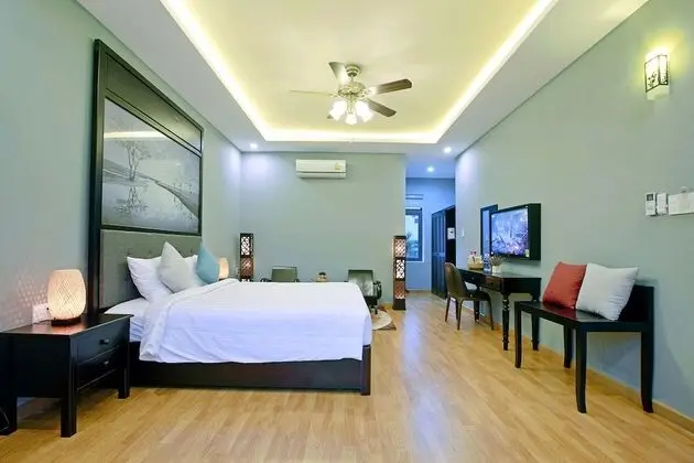 Deluxe Tek Büyük veya İki Ayrı Yataklı Oda, Havuz Manzaralı