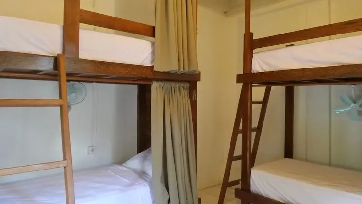 Ortak Ranzalı Oda, 1 Tek Kişilik Yatak