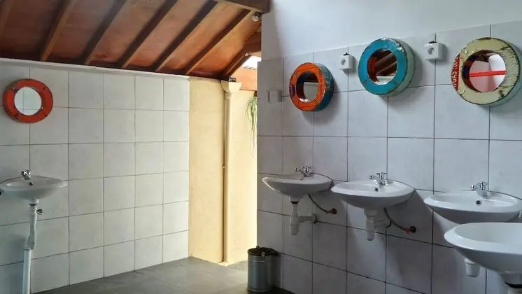 Ortak Ranzalı Oda, 1 Tek Kişilik Yatak