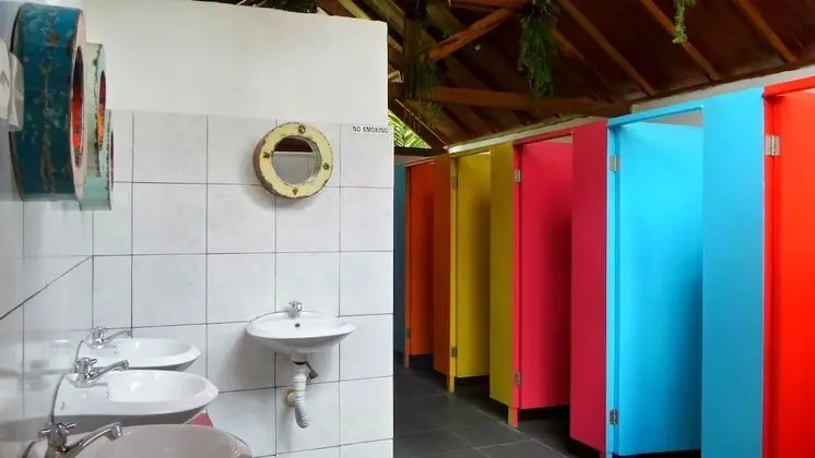 Ortak Ranzalı Oda, 1 Tek Kişilik Yatak