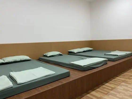 Standard Ev, 6 Yatak Odası, Havuz Kenarı