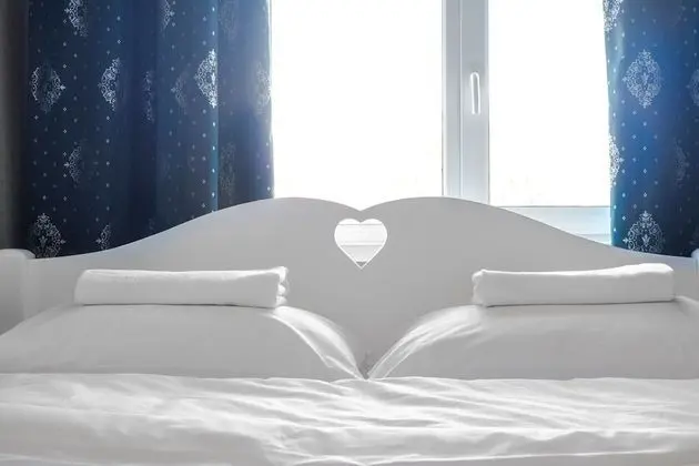 Standard Oda, 1 Çift Kişilik Yatak ve Çekyat, Ortak Banyo