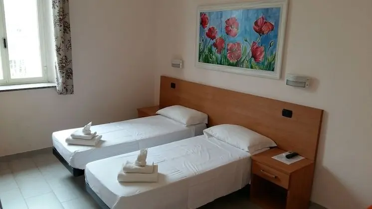 Tek Büyük veya İki Ayrı Yataklı Oda