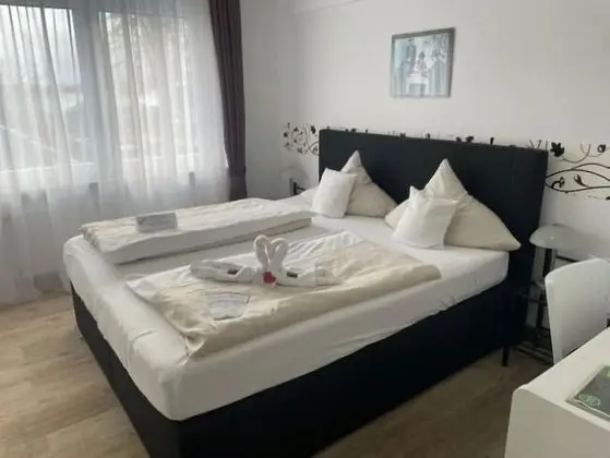 Tek Büyük Yataklı Oda (Sparzimmer, private external bathroom)