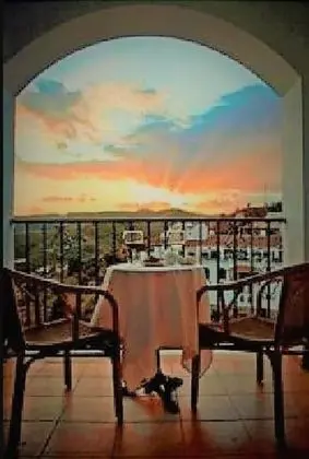 Tek Büyük veya İki Ayrı Yataklı Oda (with balcony or terrace)