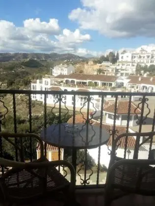 Tek Büyük veya İki Ayrı Yataklı Oda (with balcony or terrace)