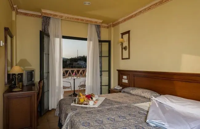 Üç Kişilik Oda (with balcony or terrace)