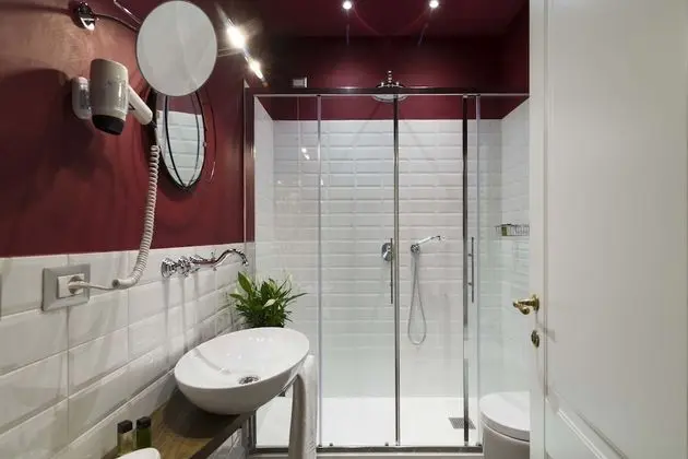 Deluxe Tek Büyük Yataklı Oda (Industriale)