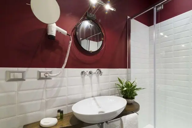 Deluxe Tek Büyük Yataklı Oda (Industriale)