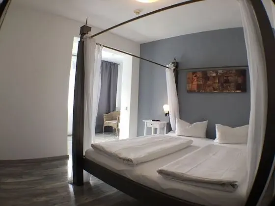 Comfort Tek Büyük Yataklı Oda