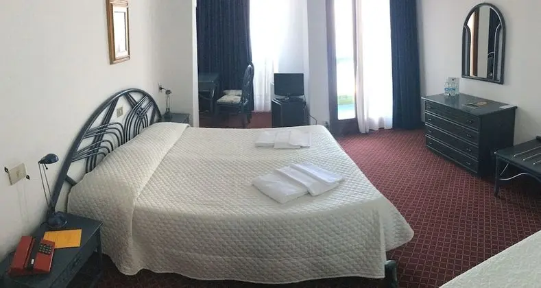 Superior Tek Büyük Yataklı Oda, Lagün Manzaralı