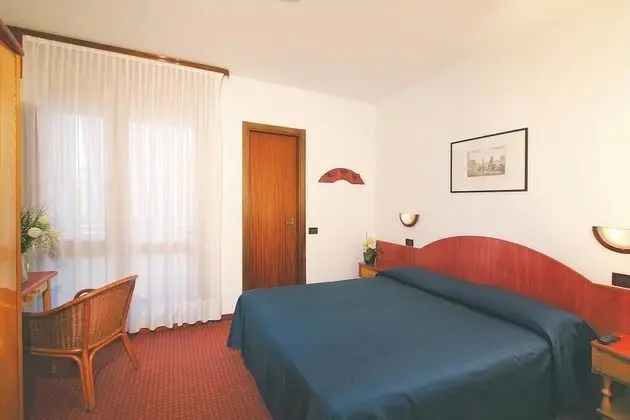 Üç Kişilik Oda