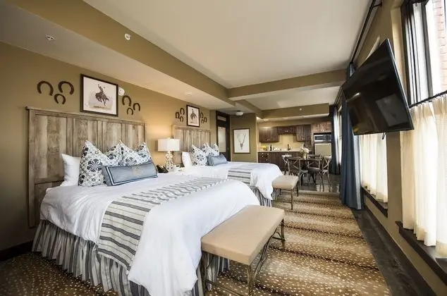 Luxury Tek Büyük Yataklı Oda, 2 Büyük (Queen) Boy Yatak, Engellilere Uygun, Sigara İçilmez