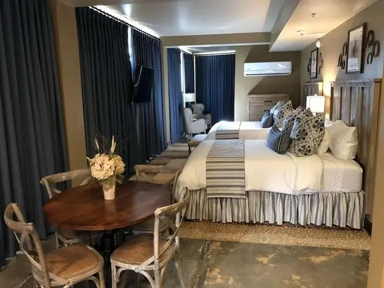 Luxury Tek Büyük Yataklı Oda, 2 Büyük (Queen) Boy Yatak, Engellilere Uygun, Sigara İçilmez