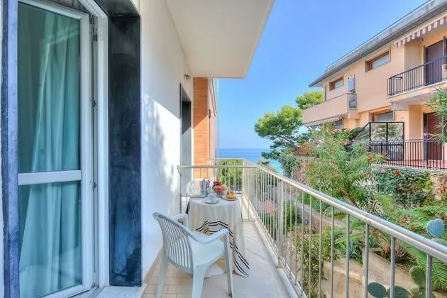 Family Stüdyo, Denize Bakan (Frontline Beach 14 - M2 - Near To The)