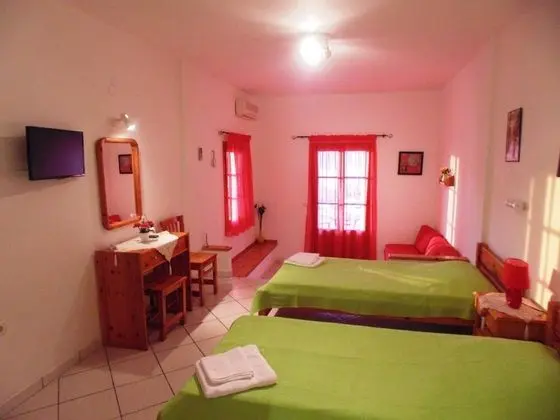 Üç Kişilik Oda, Deniz Manzaralı