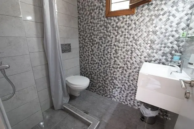 Üç Kişilik Oda, Deniz Manzaralı