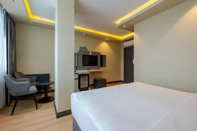 https://images.odamax.com/img/1024x768/odamax/image/upload/Frt_Airlines_Hotel_stanbul_A_rport_202603241731325_FRT_Standard_Double_Oda_5.jpg