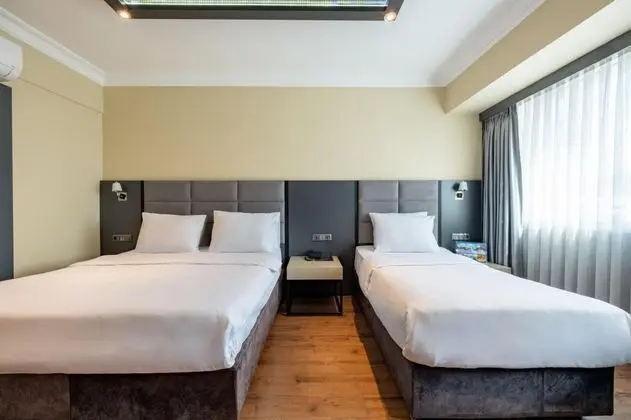 https://images.odamax.com/img/1024x768/odamax/image/upload/Frt_Airlines_Hotel_stanbul_A_rport_202603241735000_FRT_3_Kis_ilik_Aile_Odas_2.jpg