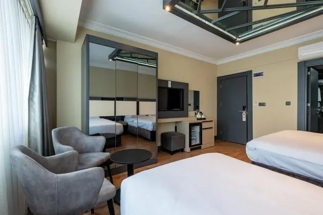 Triple, Şehir Manzaralı
