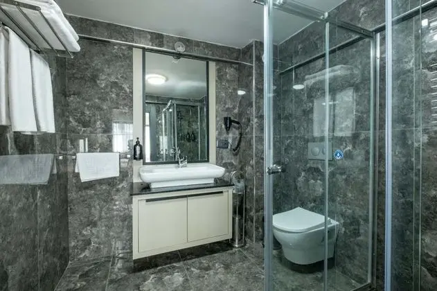 Triple, Şehir Manzaralı