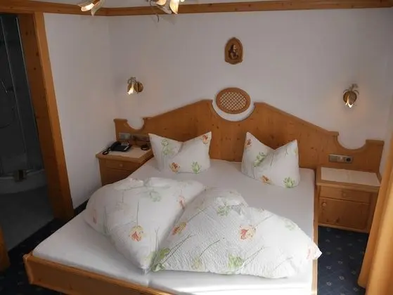 Tek Büyük Yataklı Oda, Balkon, Dağ Manzaralı