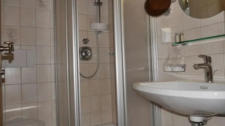 Tek Büyük Yataklı Oda, Balkon, Dağ Manzaralı