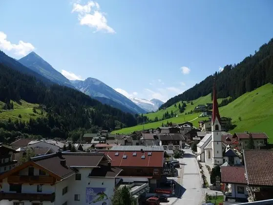 Tek Büyük Yataklı Oda, Balkon, Dağ Manzaralı