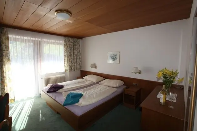 Premium Tek Büyük Yataklı Oda