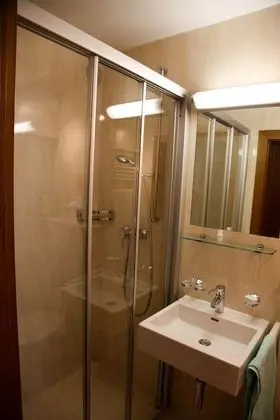 Premium Tek Büyük Yataklı Oda