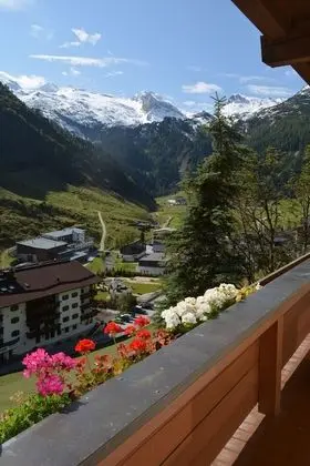 Premium Tek Büyük Yataklı Oda