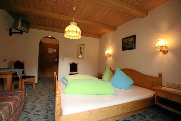 Tek Büyük Yataklı Oda, Balkon, Dağ Manzaralı