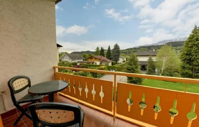 Tek Büyük Yataklı Oda (private bathroom across corridor)