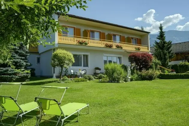 Tek Büyük Yataklı Oda (private bathroom across corridor)