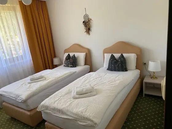 Basic Tek Büyük veya İki Ayrı Yataklı Oda