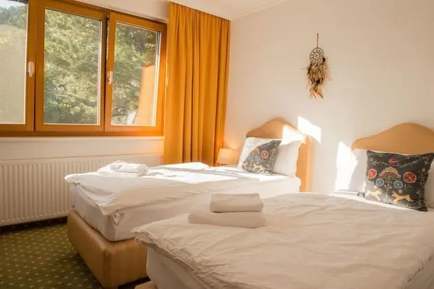 Basic Tek Büyük veya İki Ayrı Yataklı Oda