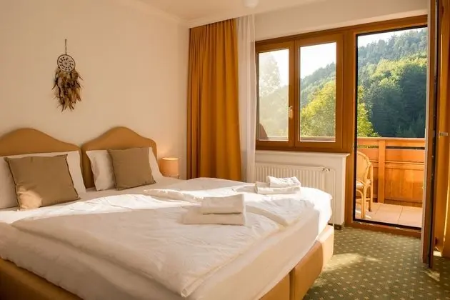 Basic Tek Büyük veya İki Ayrı Yataklı Oda