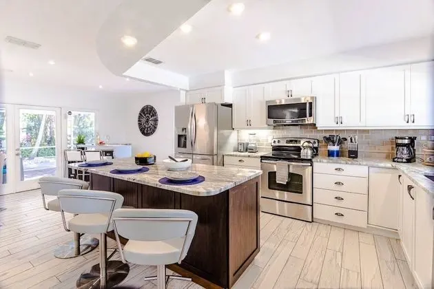 Ev (Fruit & Wine Saltwater Pool Home)